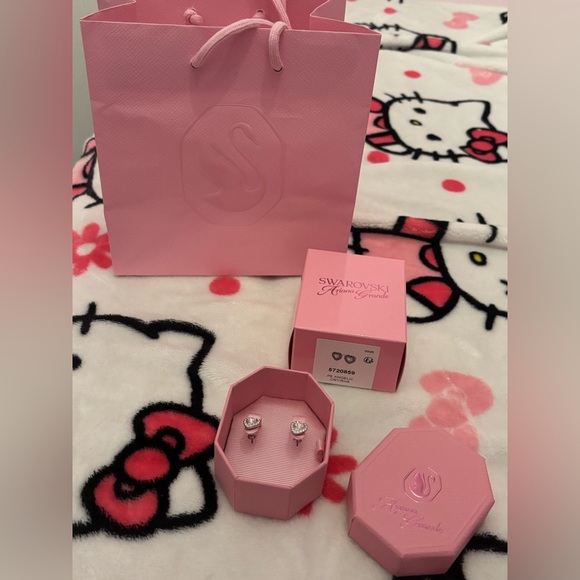 Stylish Silver Heart Earrings - Picture 10 of 11